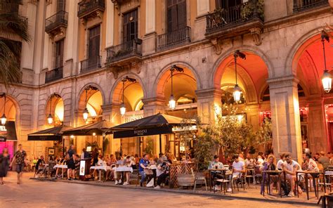 why is it so bright at 9pm|Spain doesn't eat late, the clocks are just early .